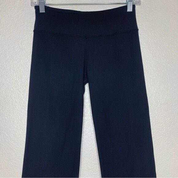 Lululemon Size 4 Reversible Yoga Groove Cut Leggings - Picture 2 of 10
